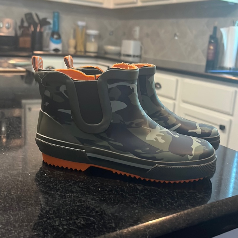 Boys 11/12 low rain boots